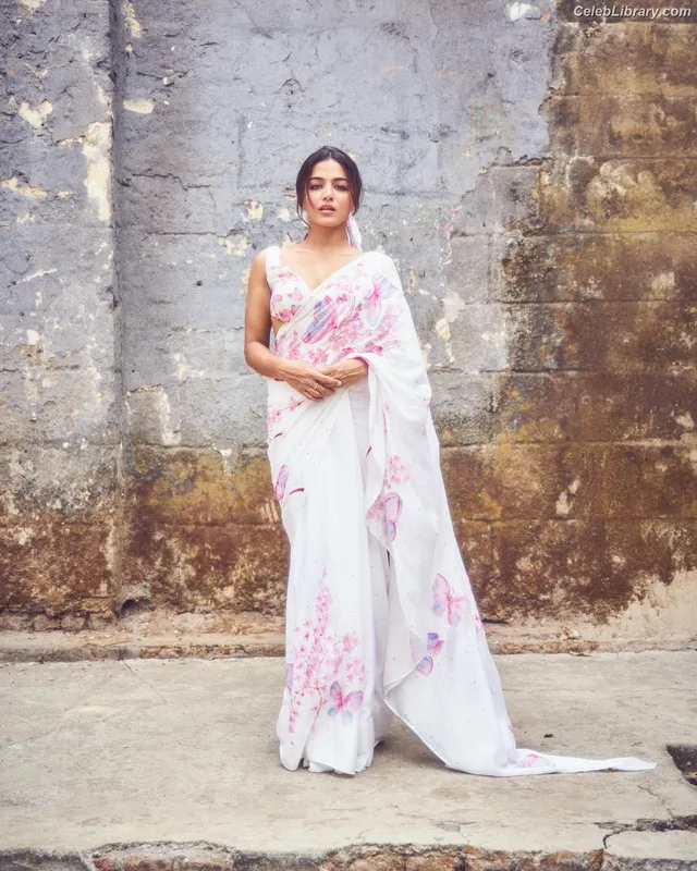 Wamiqa Gabbi photo 1 of 166