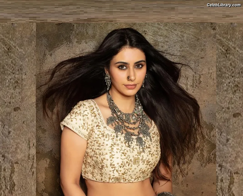 Warina Hussain photo 7 of 35