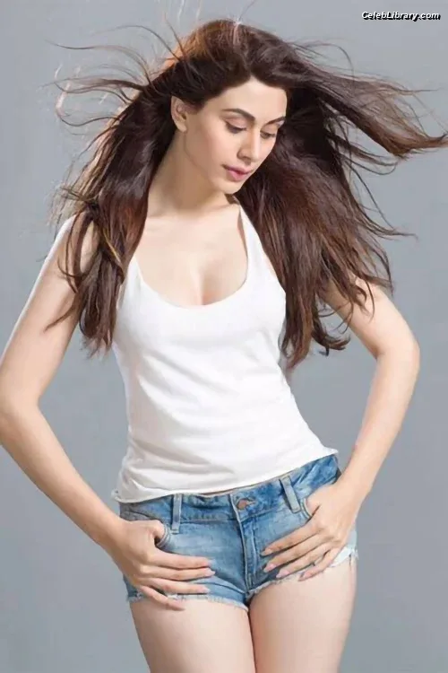Warina Hussain photo 11 of 35