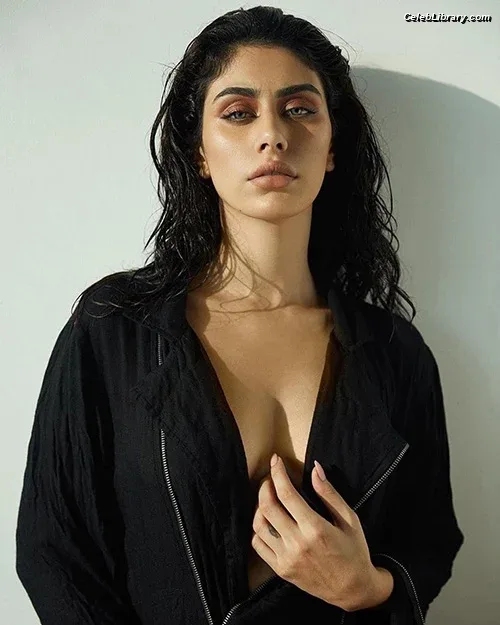Warina Hussain photo 10 of 35