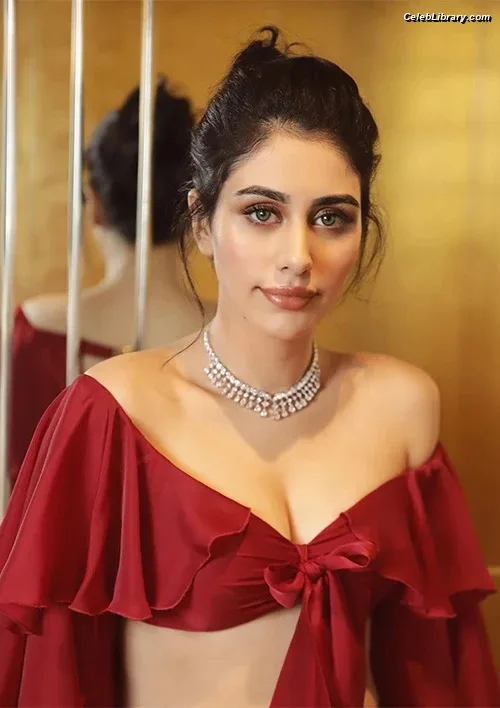 Warina Hussain photo 12 of 35