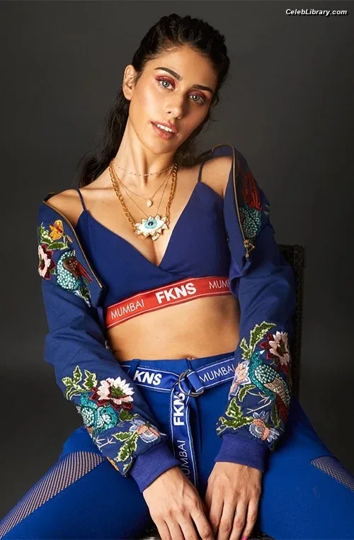 Warina Hussain photo 18 of 35