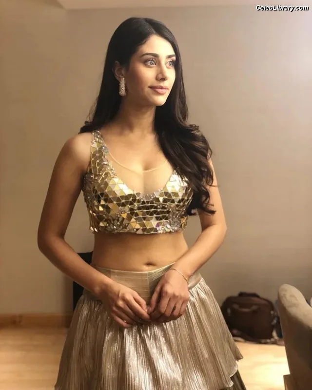 Warina Hussain photo 21 of 35
