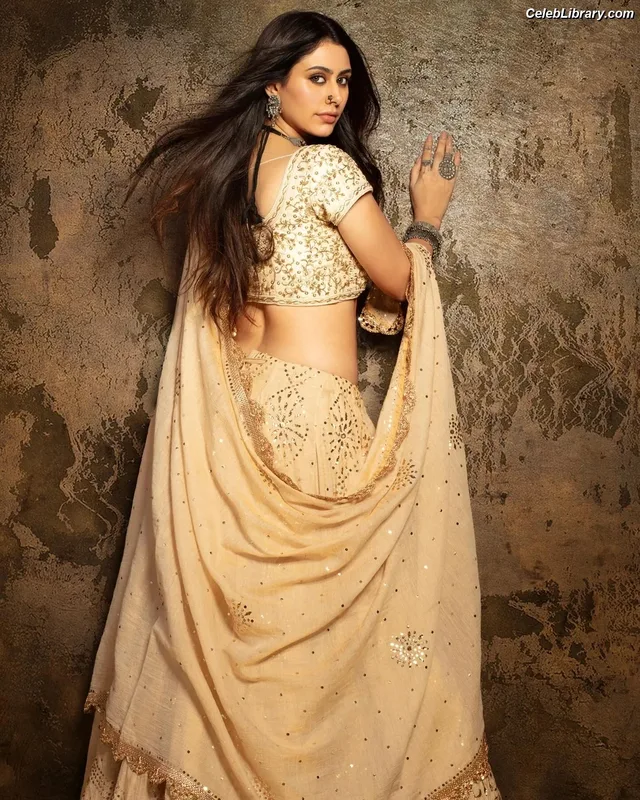 Warina Hussain photo 8 of 35