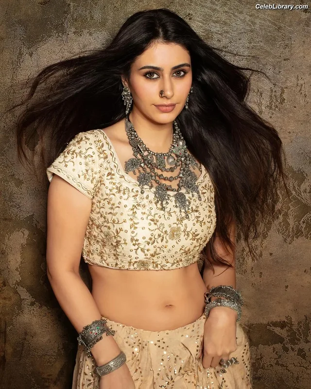 Warina Hussain photo 11 of 35