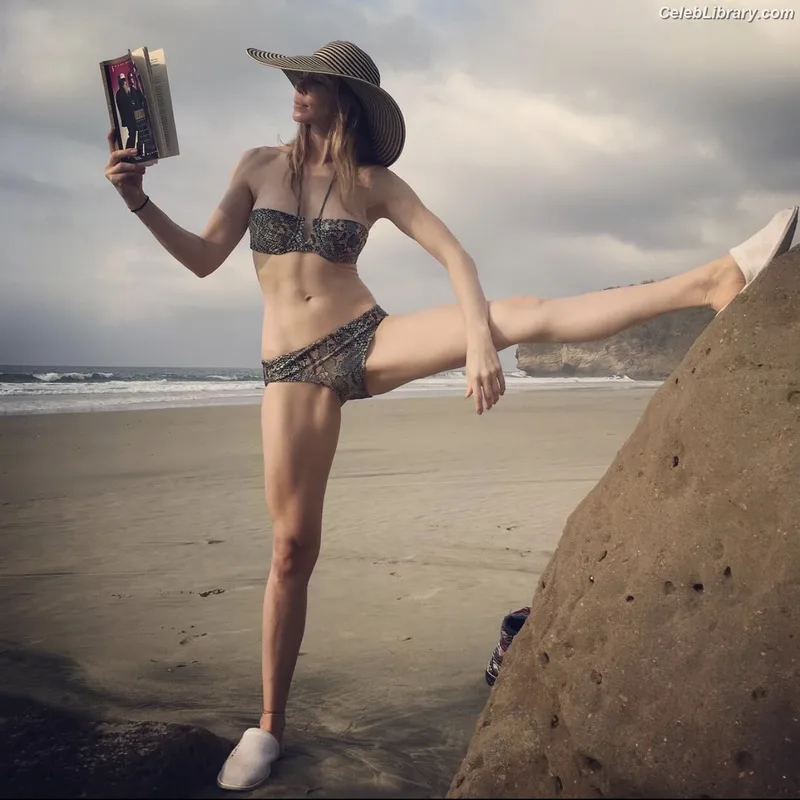 Whitney Cummings photo 1 of 815