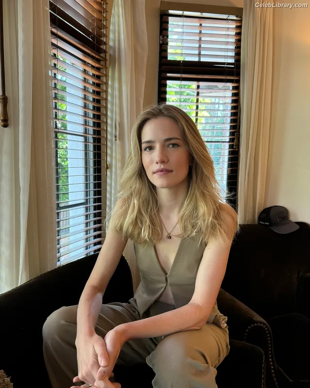 Willa Fitzgerald photo 3 of 177