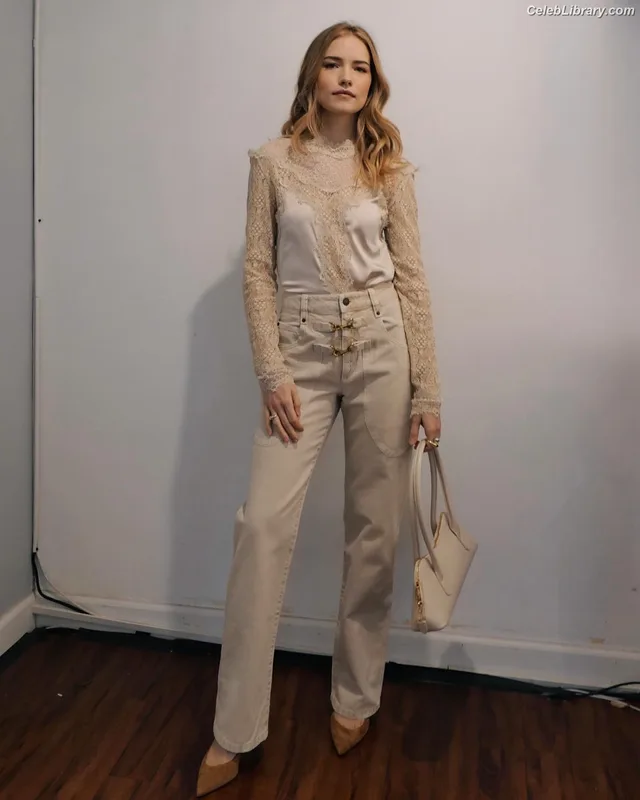 Willa Fitzgerald photo 13 of 177
