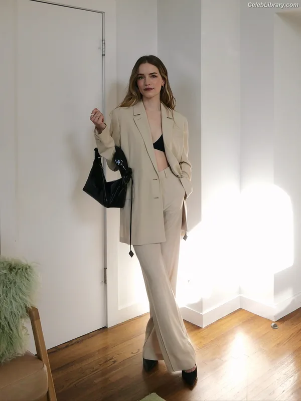 Willa Fitzgerald photo 8 of 177