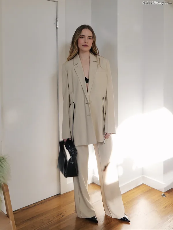 Willa Fitzgerald photo 9 of 177
