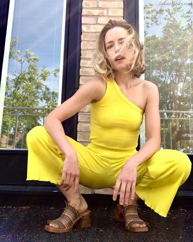 Willa Fitzgerald photo 9 of 177