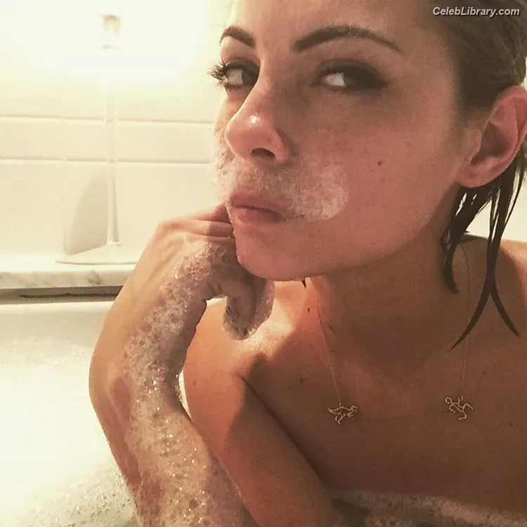 Willa Holland photo 17 of 175