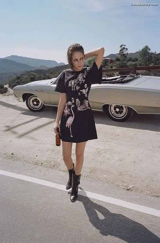 Willa Holland photo 9 of 175