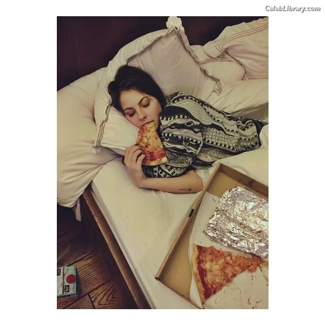 Willa Holland photo 2 of 175