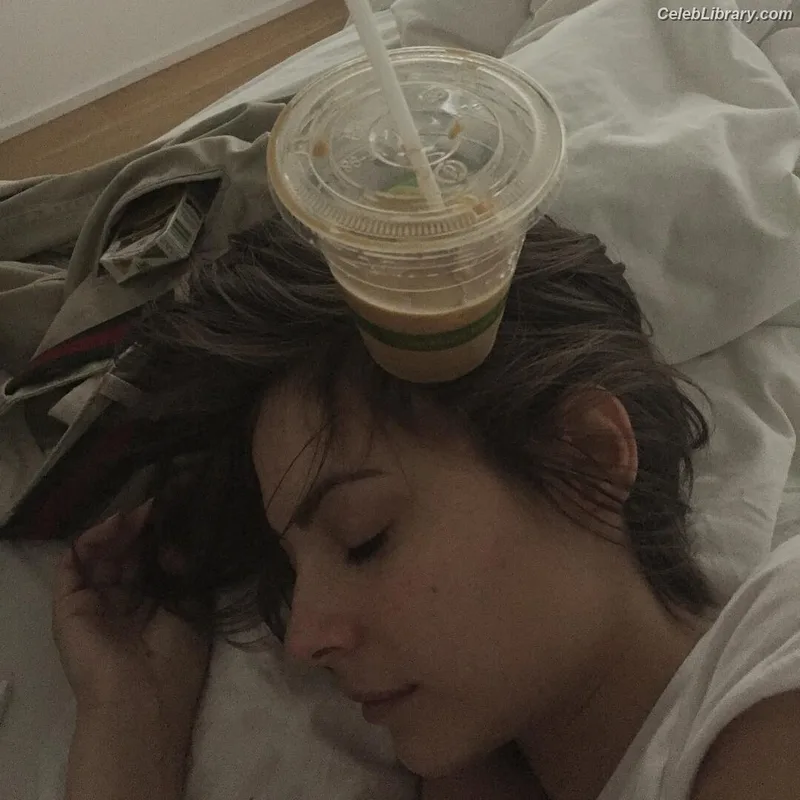Willa Holland photo 7 of 175