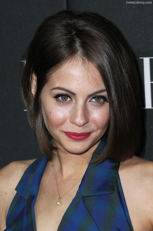 Willa Holland photo 20 of 175