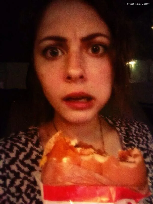 Willa Holland photo 24 of 175