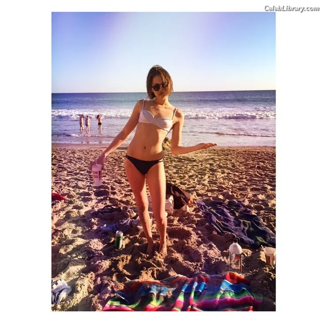 Willa Holland photo 2 of 175