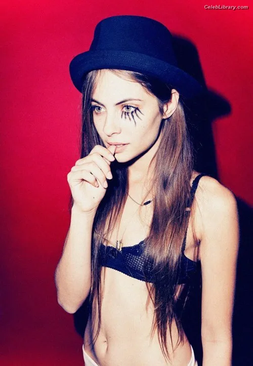 Willa Holland photo 3 of 175