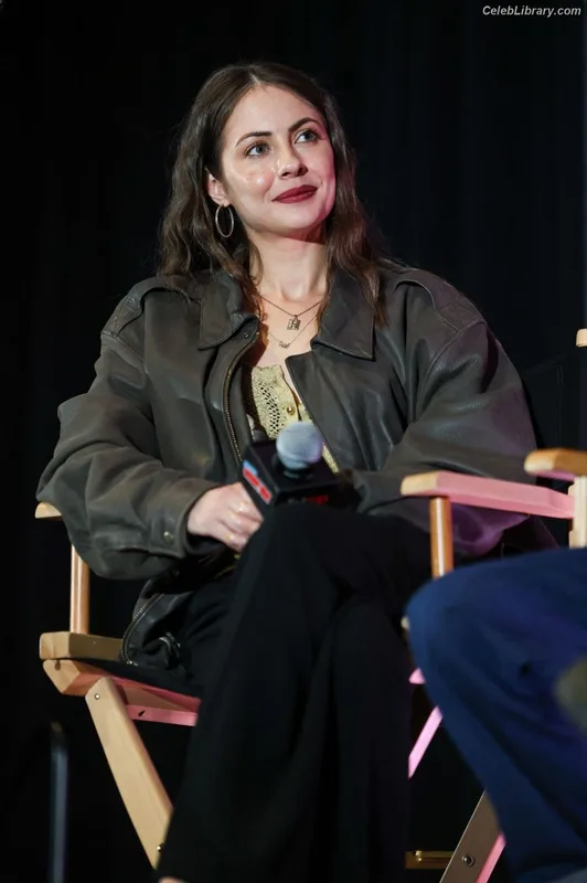 Willa Holland photo 9 of 175