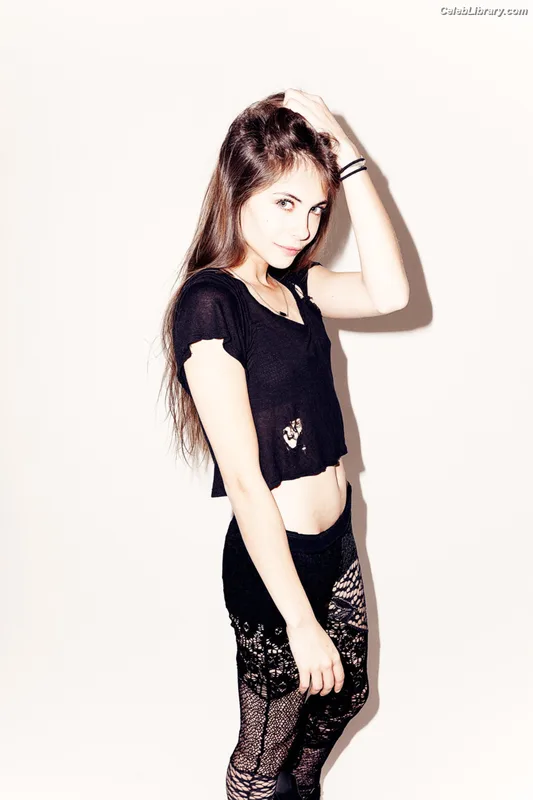 Willa Holland photo 13 of 175