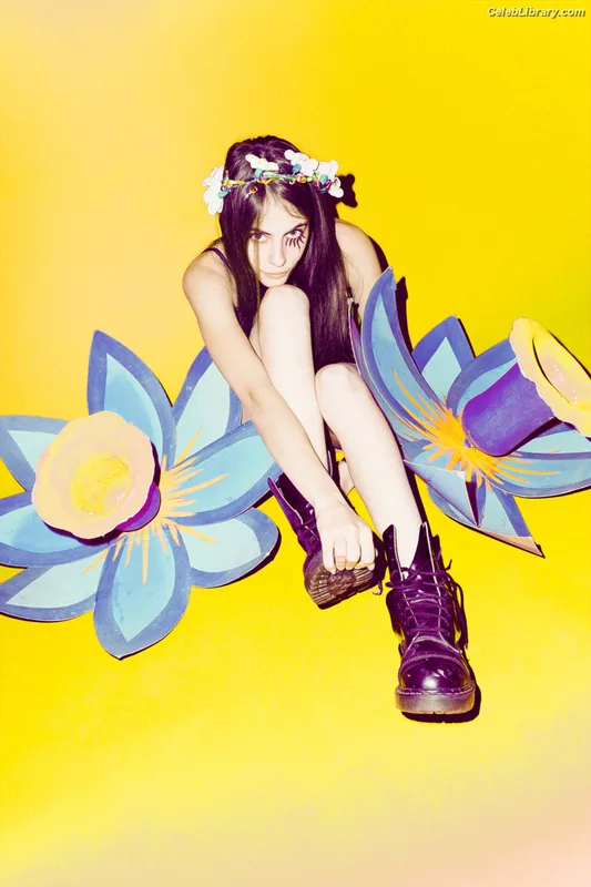 Willa Holland photo 20 of 175