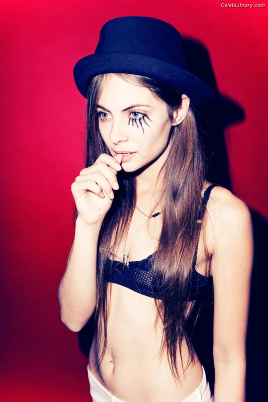Willa Holland photo 21 of 175