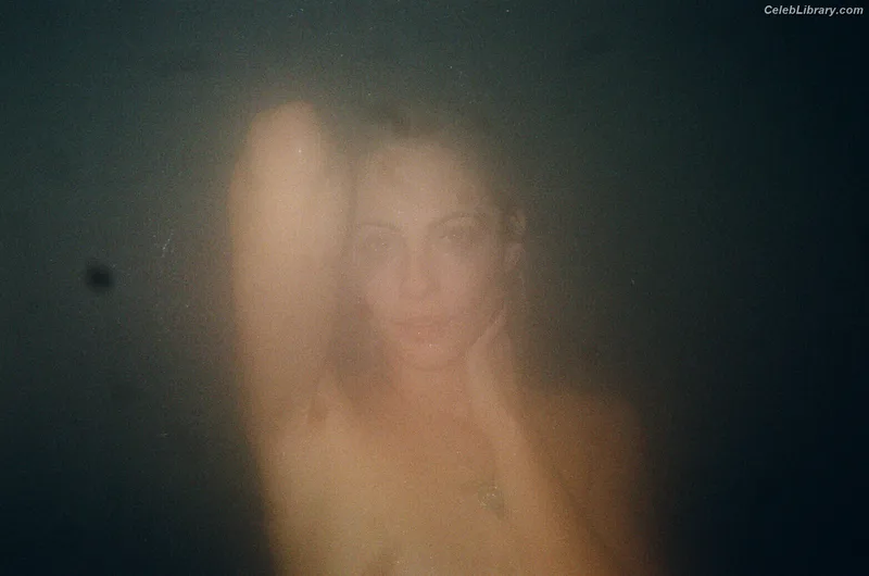 Willa Holland photo 3 of 175