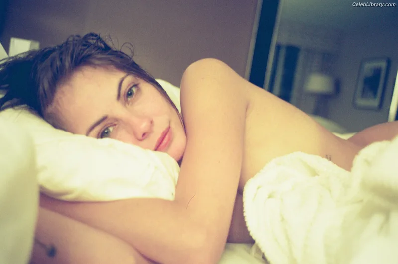 Willa Holland photo 6 of 175