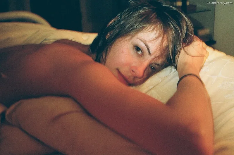 Willa Holland photo 8 of 175