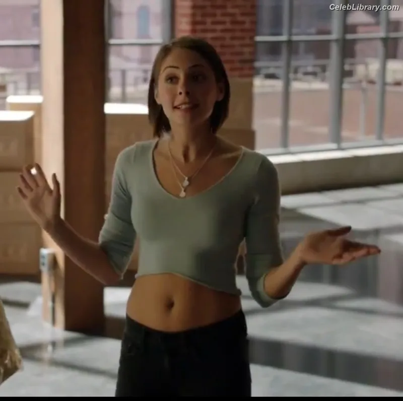 Willa Holland photo 4 of 175