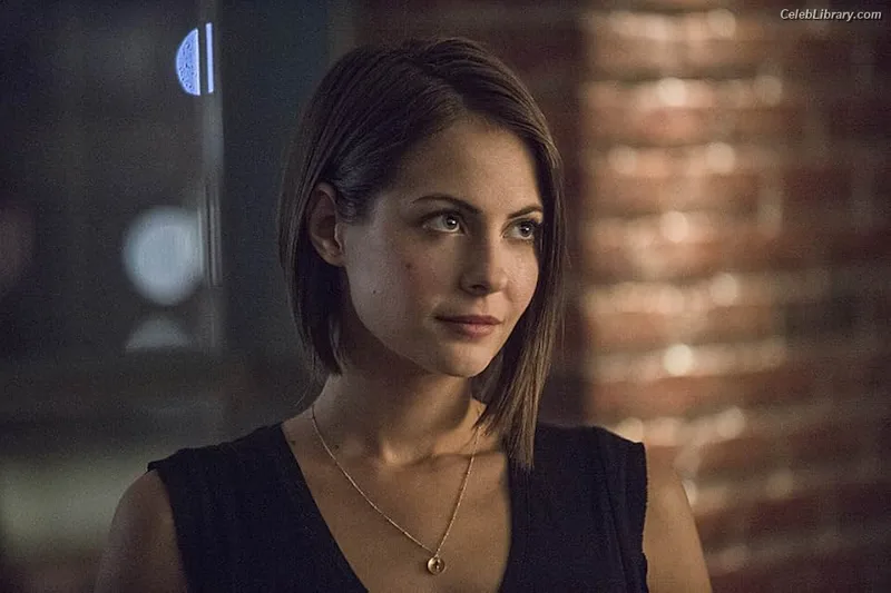 Willa Holland photo 9 of 175