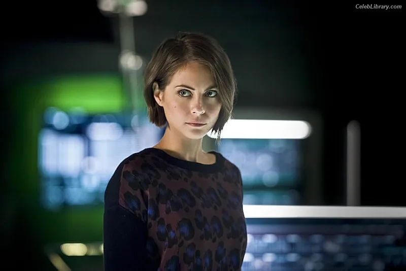 Willa Holland photo 11 of 175
