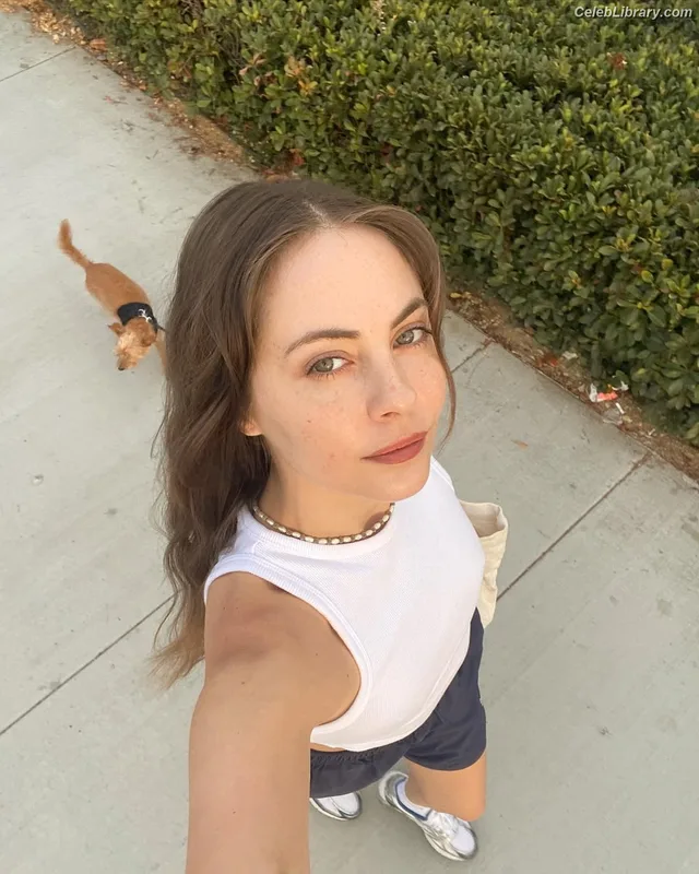 Willa Holland photo 20 of 175