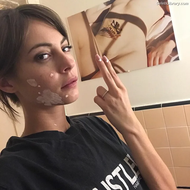 Willa Holland photo 22 of 175
