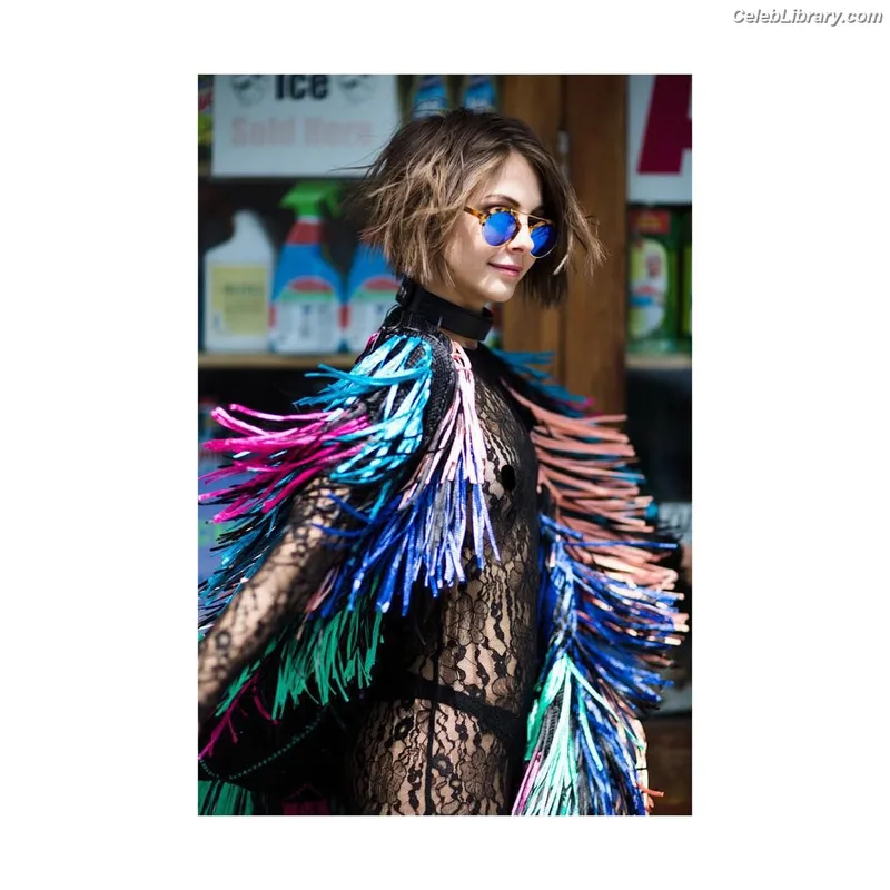 Willa Holland photo 1 of 175