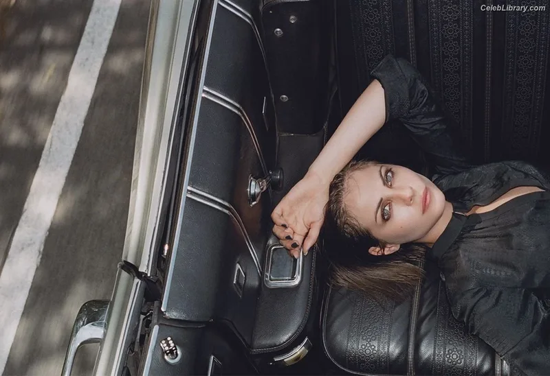 Willa Holland photo 6 of 175