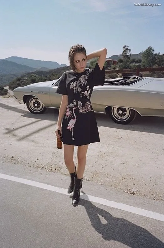 Willa Holland photo 8 of 175