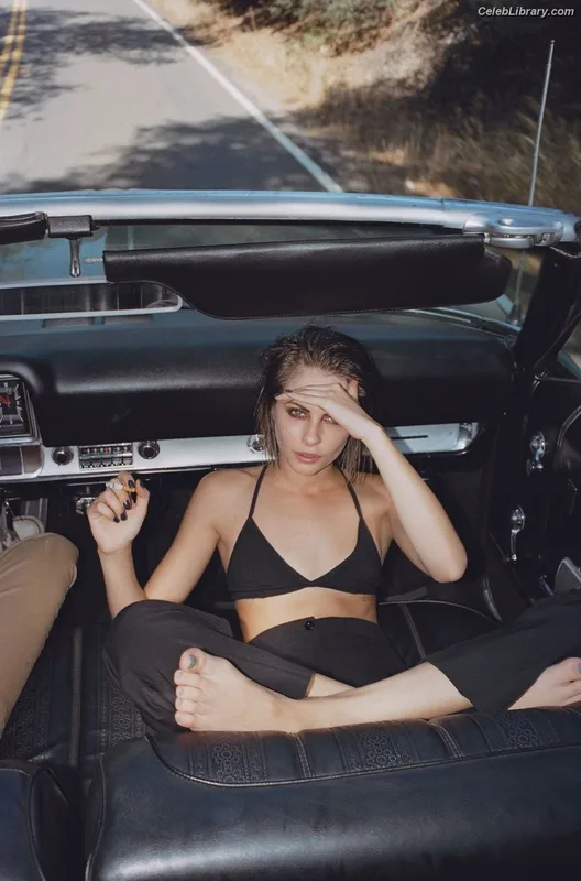 Willa Holland photo 11 of 175