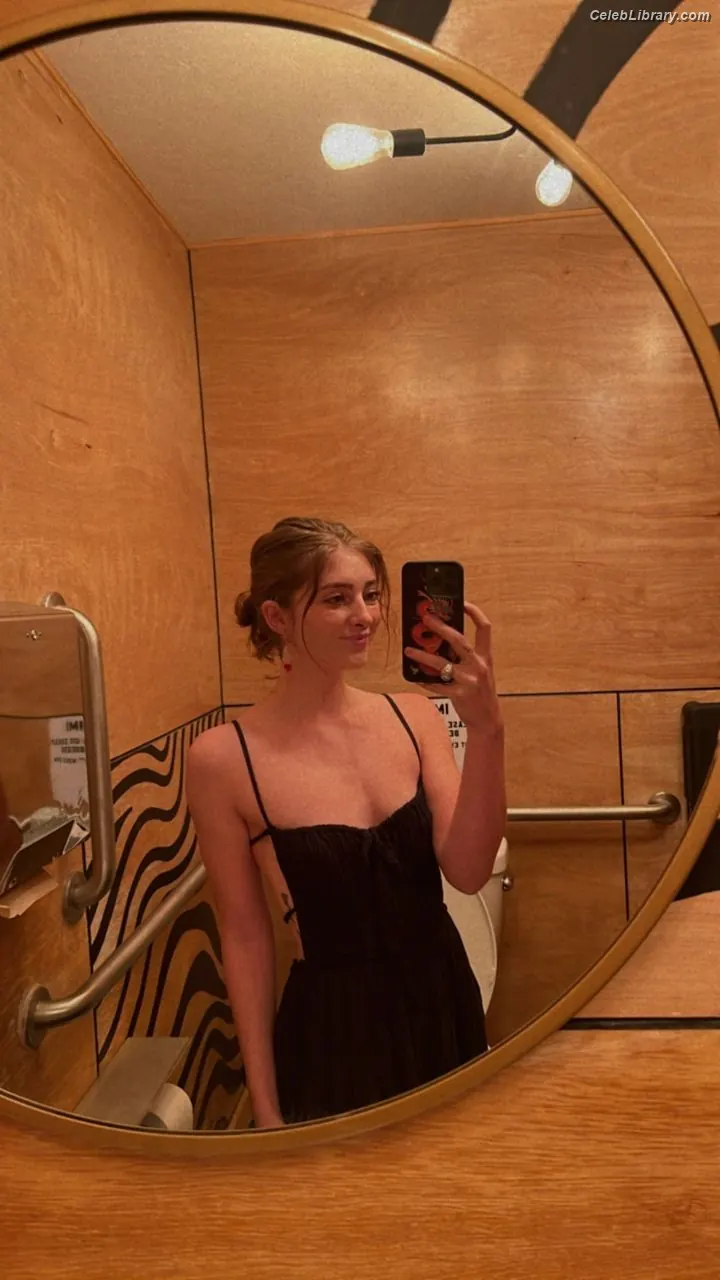 Willow shields photo 5 of 414
