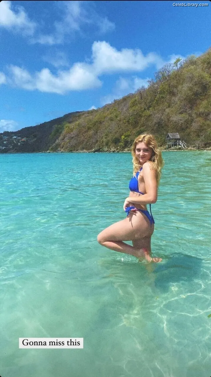 Willow shields photo 8 of 414