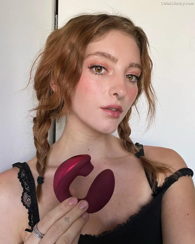 Willow shields photo 1 of 415