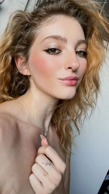 Willow shields photo 18 of 415