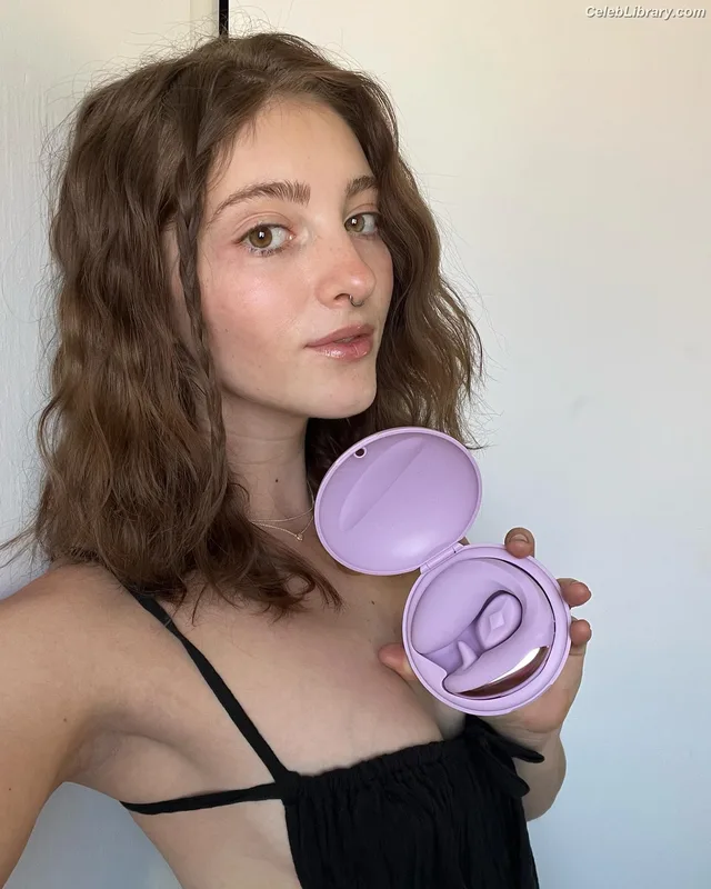 Willow shields photo 3 of 415