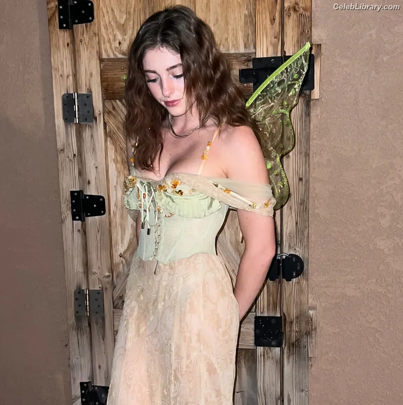 Willow shields photo 24 of 415