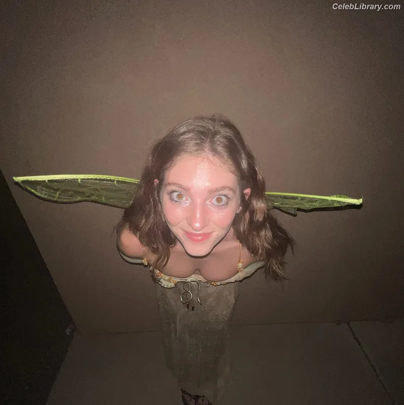 Willow shields photo 5 of 415