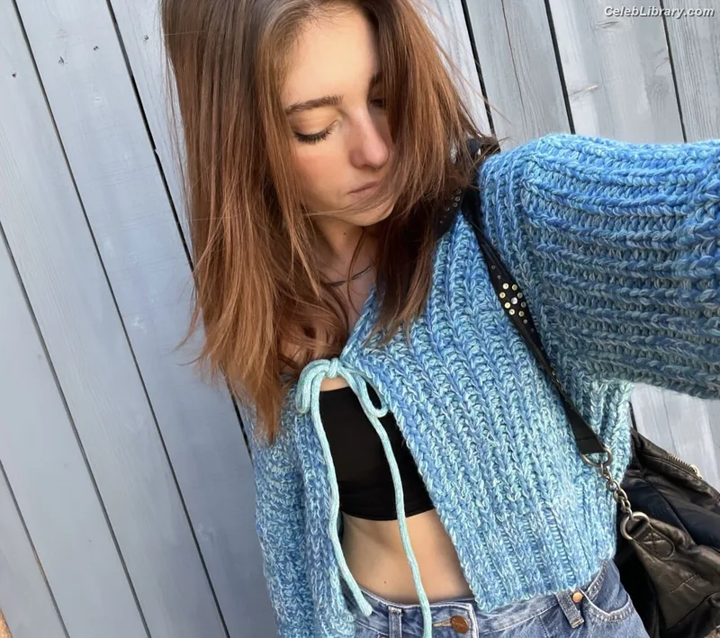 Willow shields photo 12 of 415