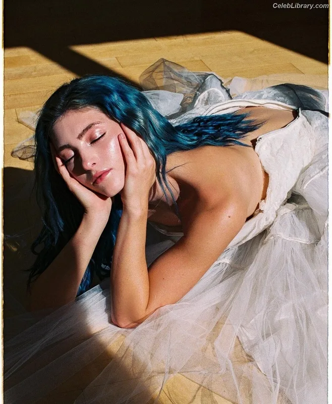 Willow shields photo 23 of 415