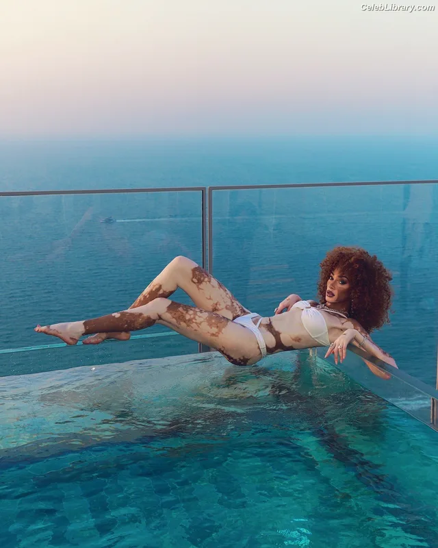 Winnie Harlow photo 14 of 56