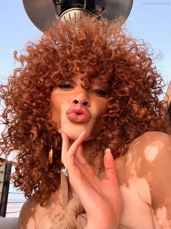 Winnie Harlow photo 4 of 56